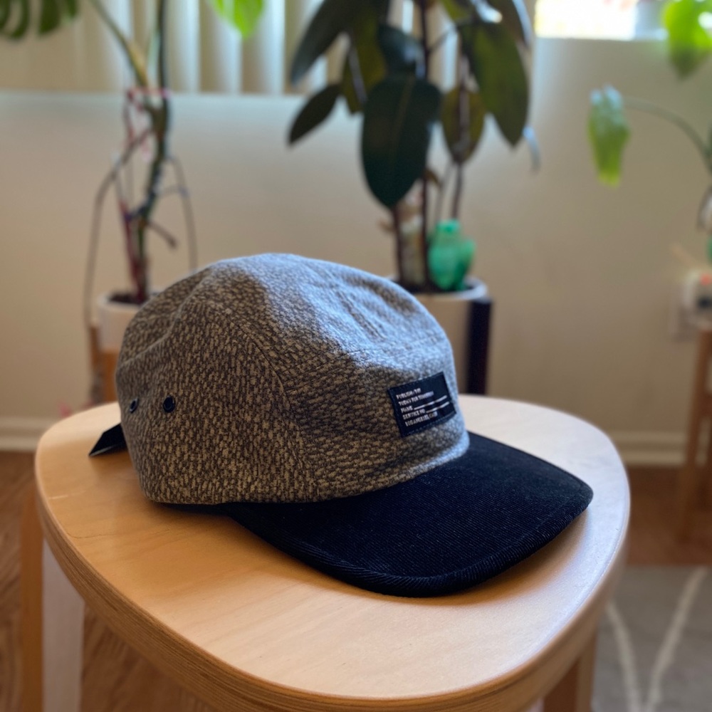 Publish hat grey